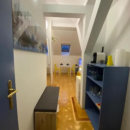 Small But Charming-yellow Appartement Baden