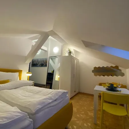 Apartament Small But Charming-yellow