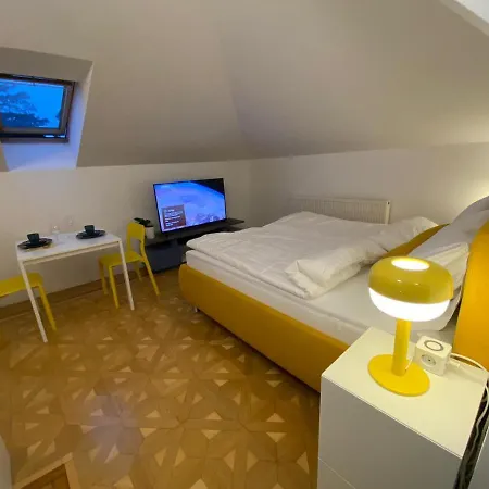 Appartement Small But Charming-yellow