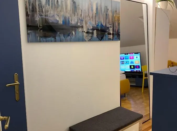 Апартаменты Small But Charming-yellow *