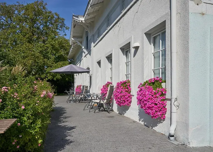 Апартаменты Small But Charming-yellow