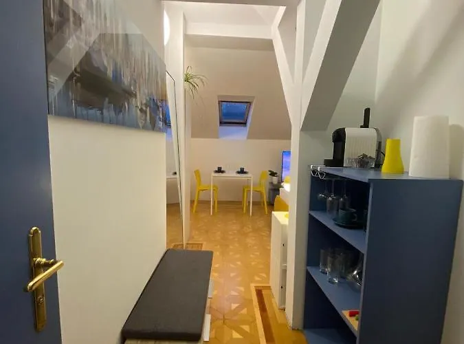 Small But Charming-yellow Апартаменты Баден