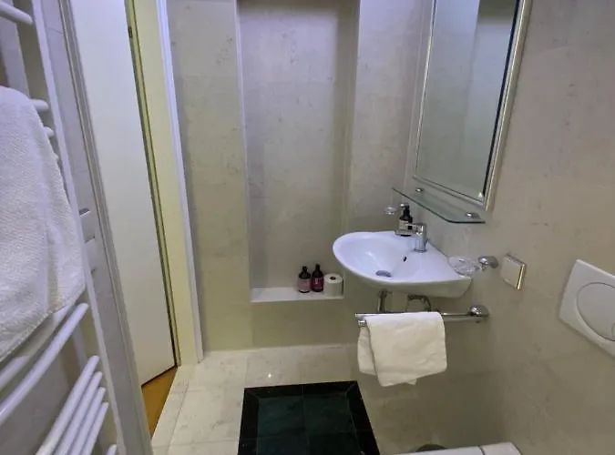 Апартаменты Small But Charming-yellow Баден