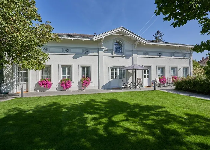 Small But Charming-yellow Баден