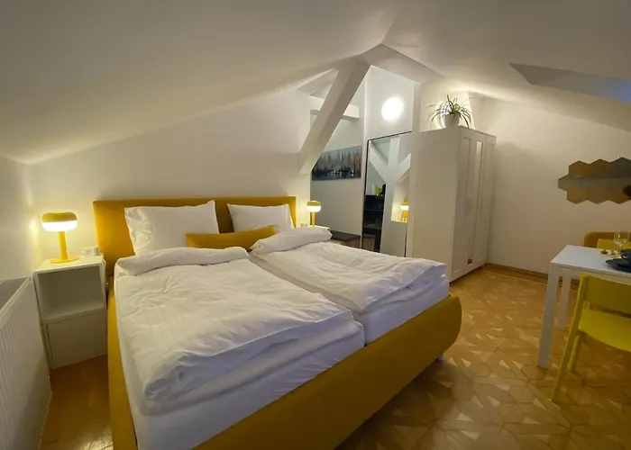 Small But Charming-yellow Апартаменты