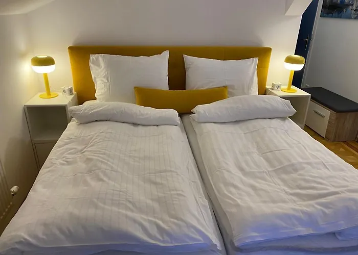 Апартаменты Small But Charming-yellow *